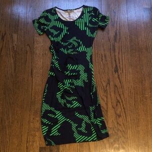 Halston Navy & Neon Green Ruched Bodycon Stretch Lightweight Scoop Neck Dress